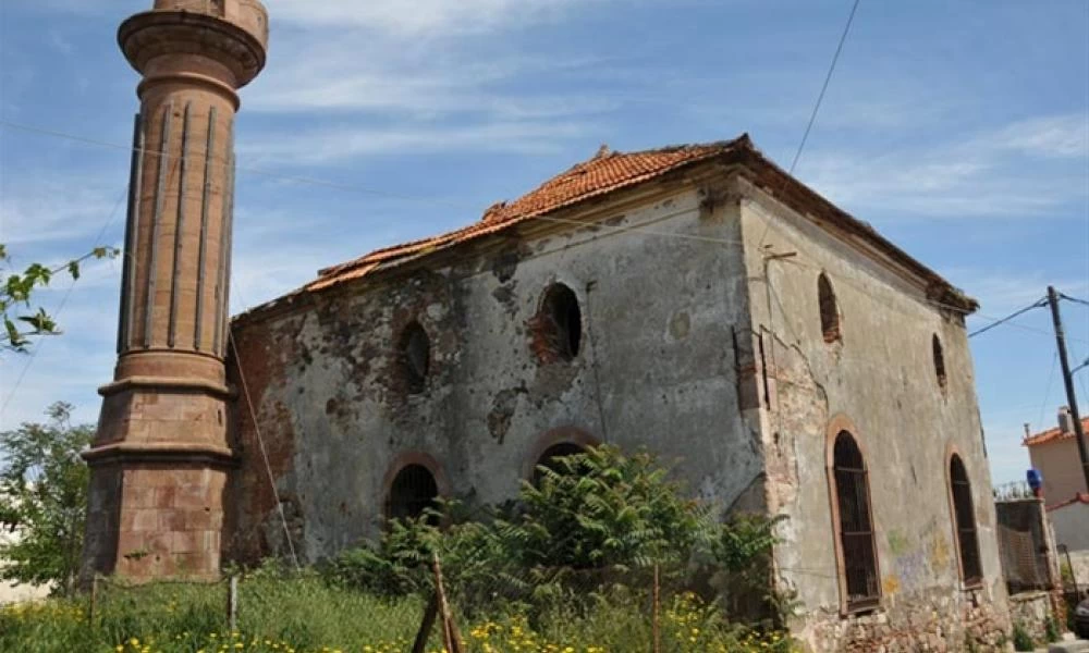 Διακοπή της αποκατάστασης του Βαλιδέ τζαμί ζήτησε ο Περιφερειάρχης Β. Αιγαίου